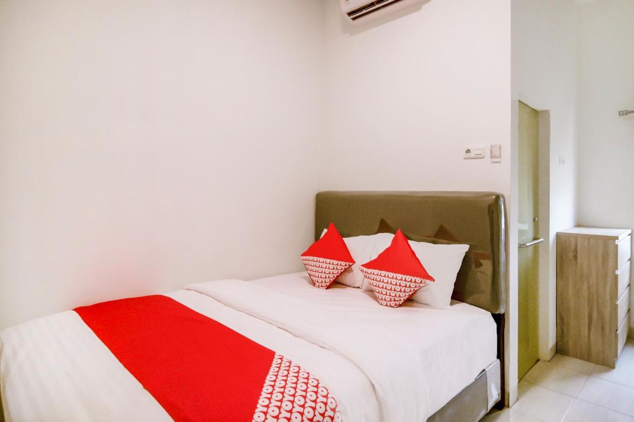 Oyo 183 The Pipe House Hotel Palembang Luaran gambar