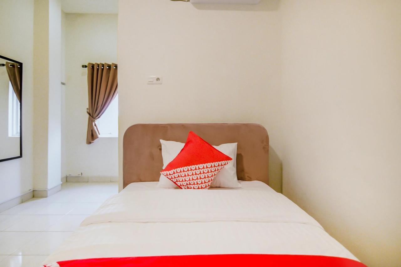 Oyo 183 The Pipe House Hotel Palembang Luaran gambar