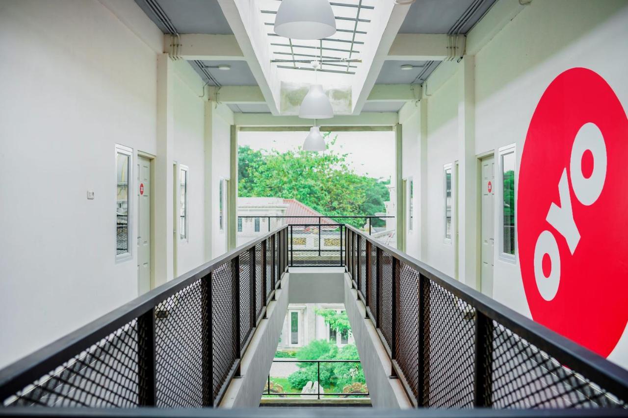 Oyo 183 The Pipe House Hotel Palembang Luaran gambar