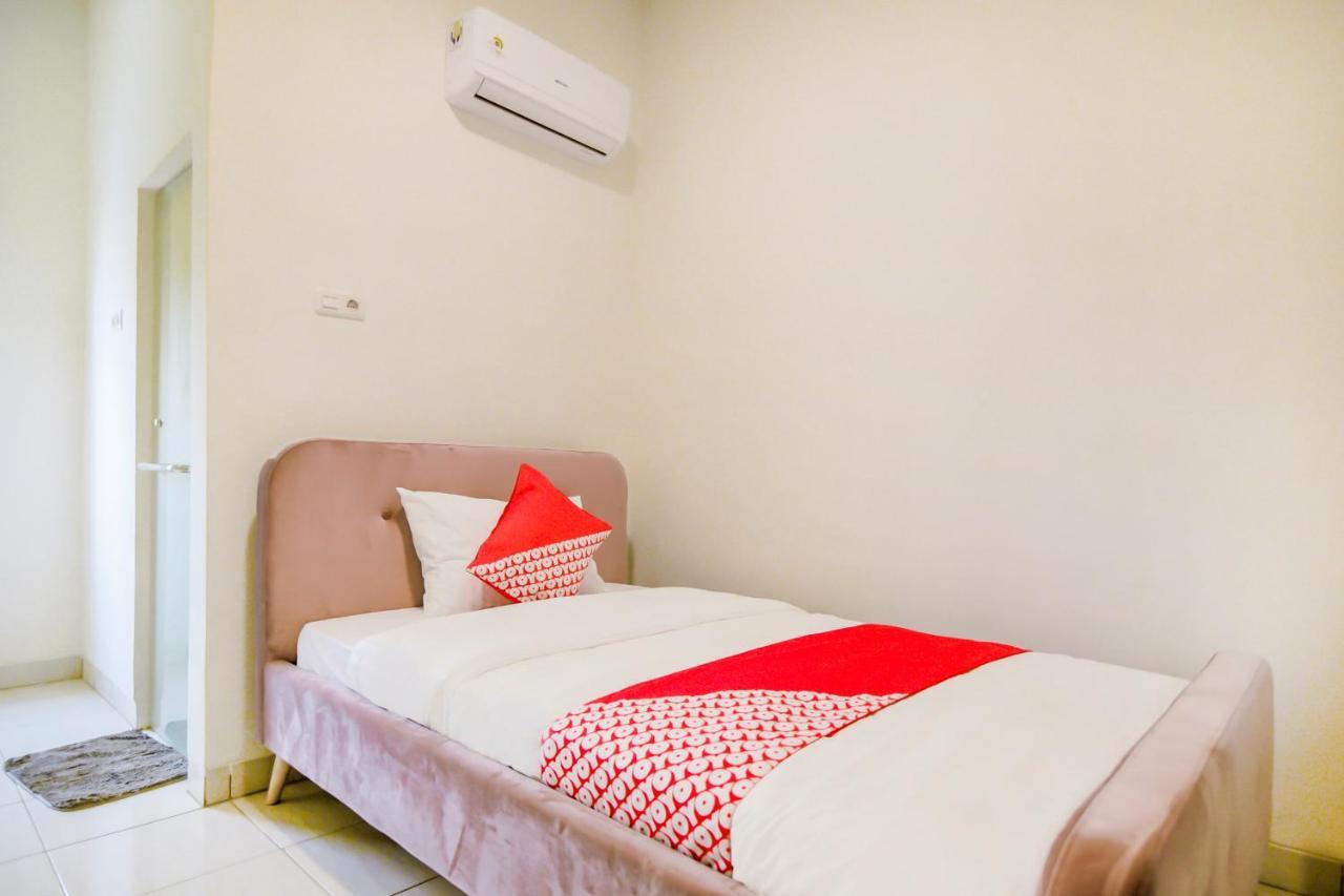Oyo 183 The Pipe House Hotel Palembang Luaran gambar