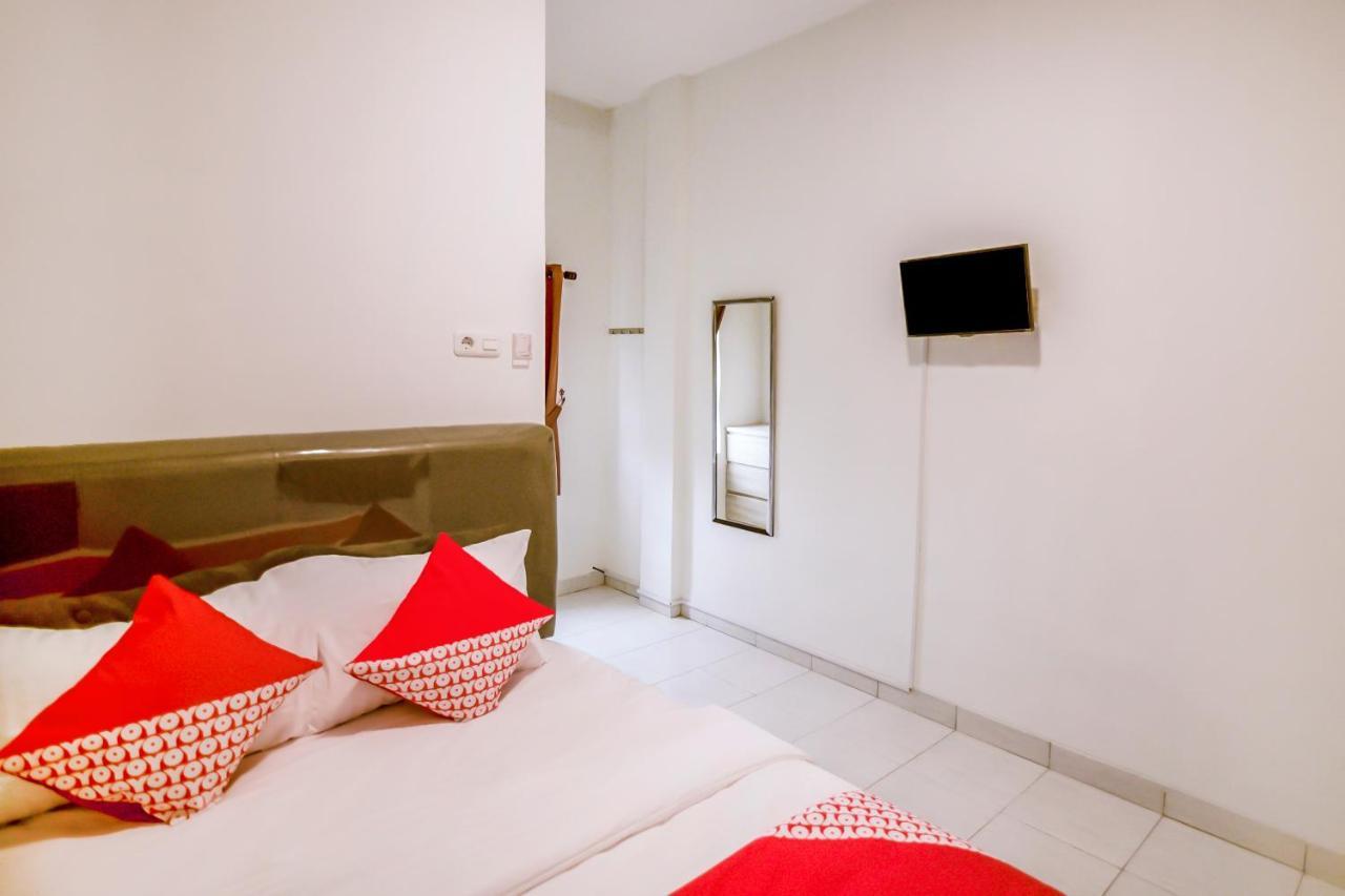 Oyo 183 The Pipe House Hotel Palembang Luaran gambar