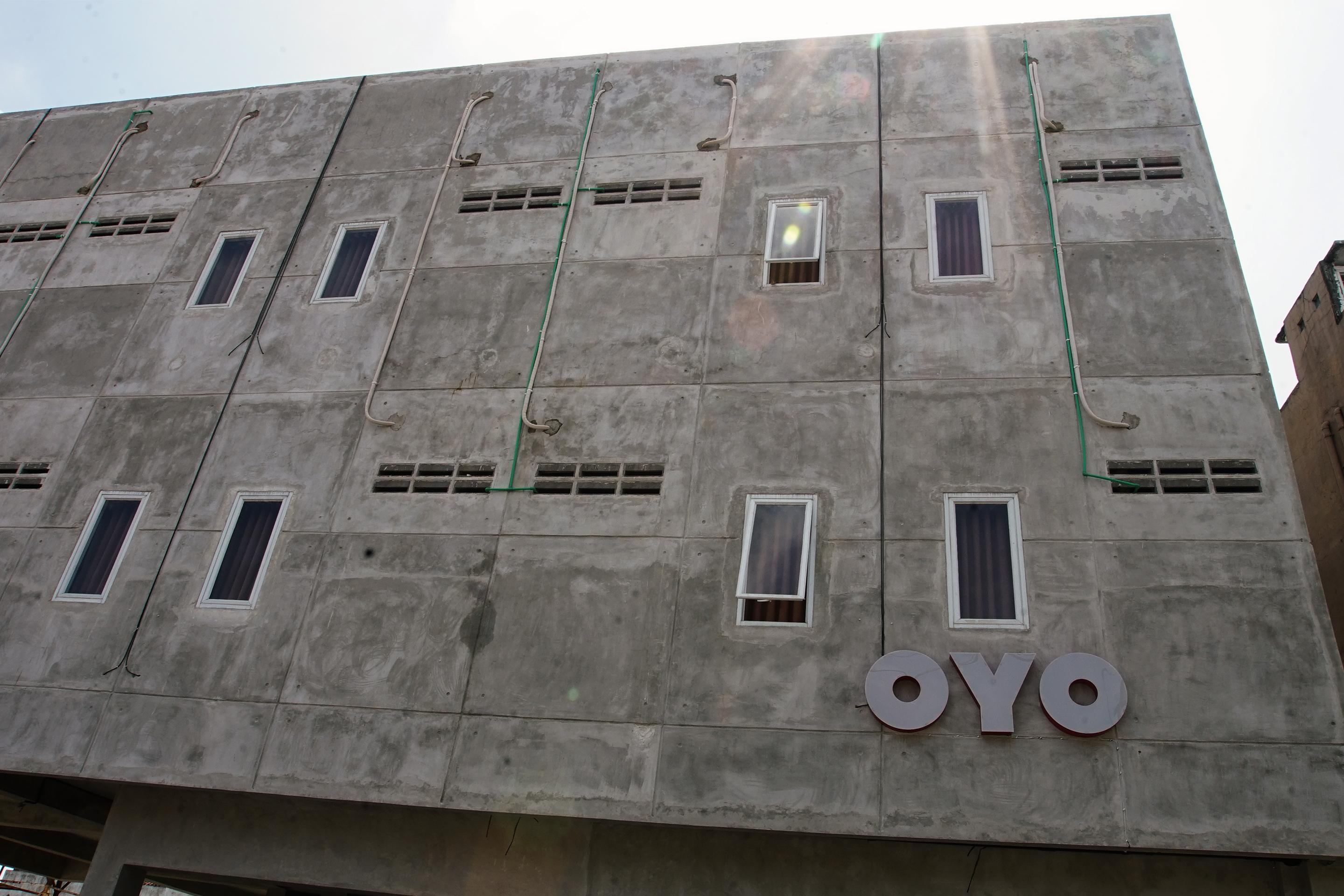 Oyo 183 The Pipe House Hotel Palembang Luaran gambar