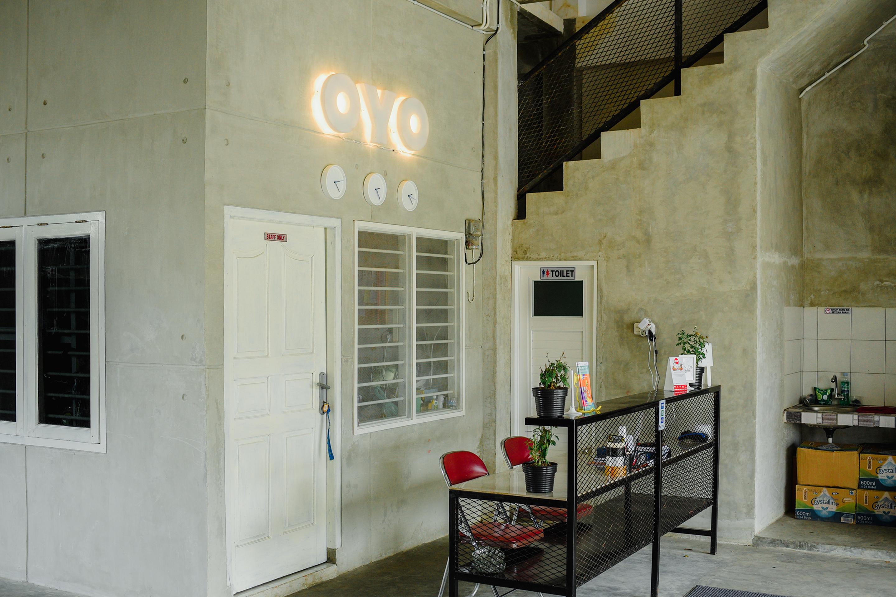 Oyo 183 The Pipe House Hotel Palembang Luaran gambar