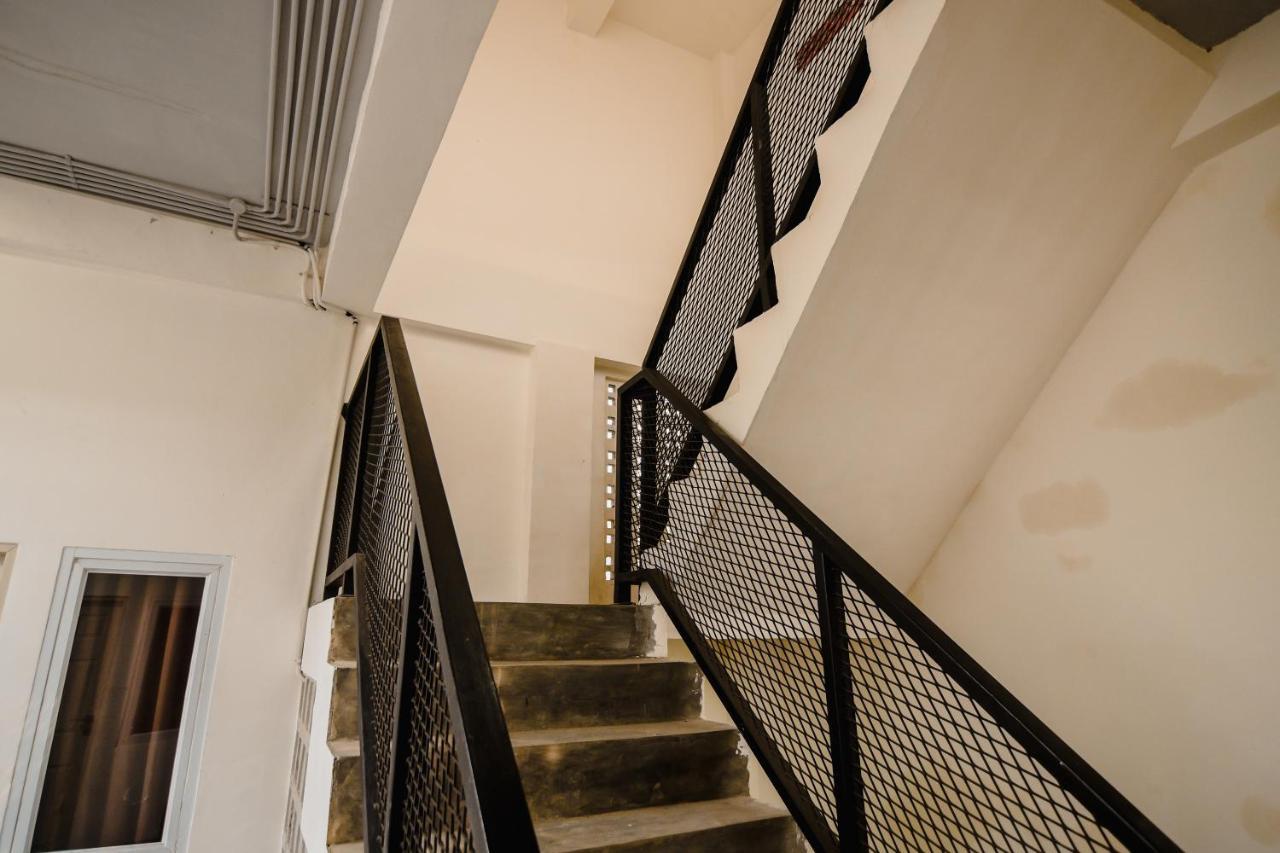 Oyo 183 The Pipe House Hotel Palembang Luaran gambar