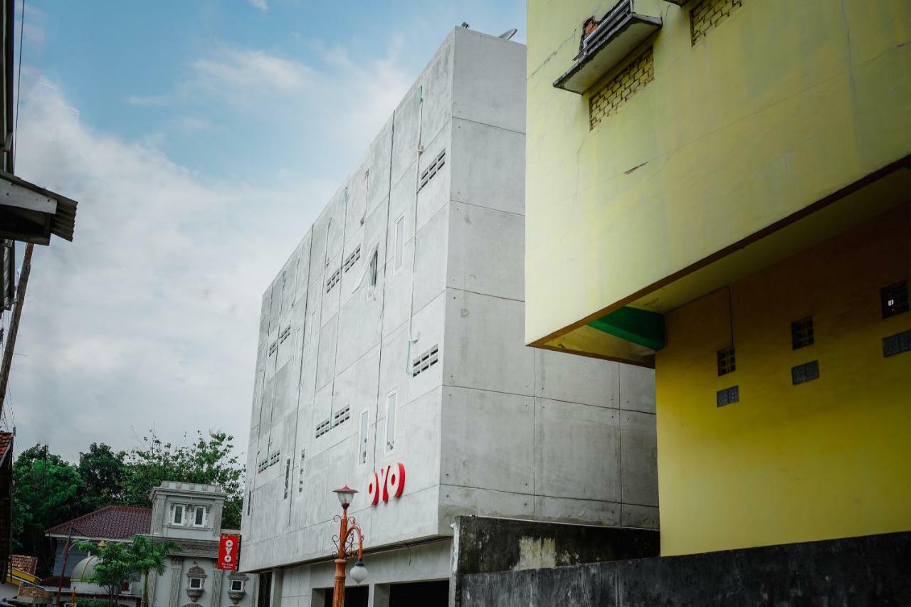 Oyo 183 The Pipe House Hotel Palembang Luaran gambar