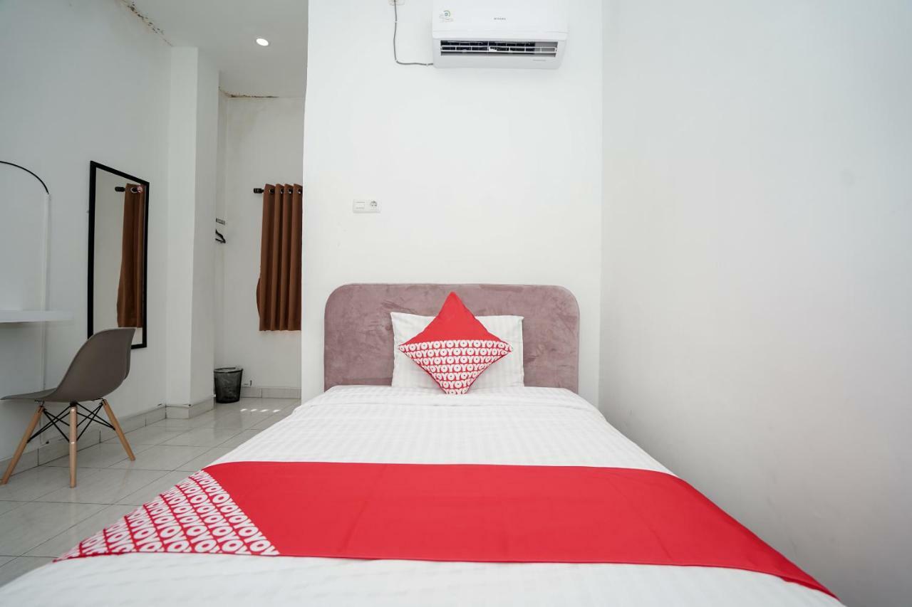 Oyo 183 The Pipe House Hotel Palembang Luaran gambar