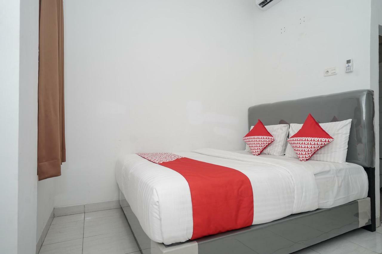Oyo 183 The Pipe House Hotel Palembang Luaran gambar