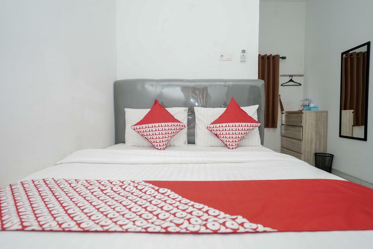 Oyo 183 The Pipe House Hotel Palembang Luaran gambar