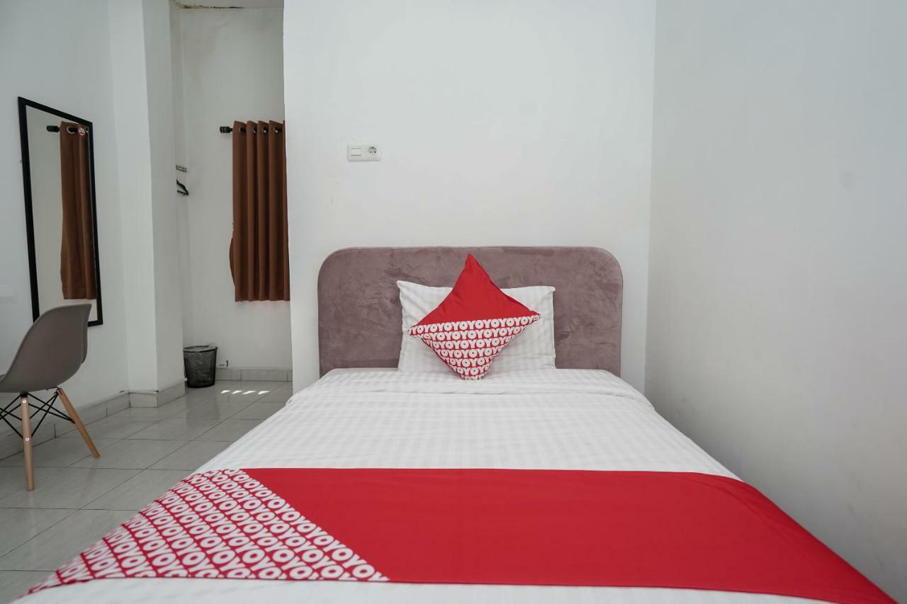 Oyo 183 The Pipe House Hotel Palembang Luaran gambar