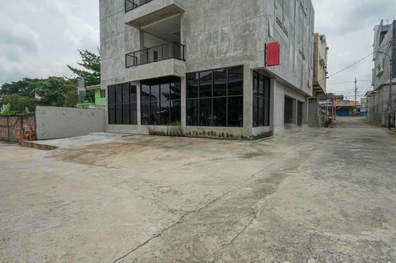 Oyo 183 The Pipe House Hotel Palembang Luaran gambar