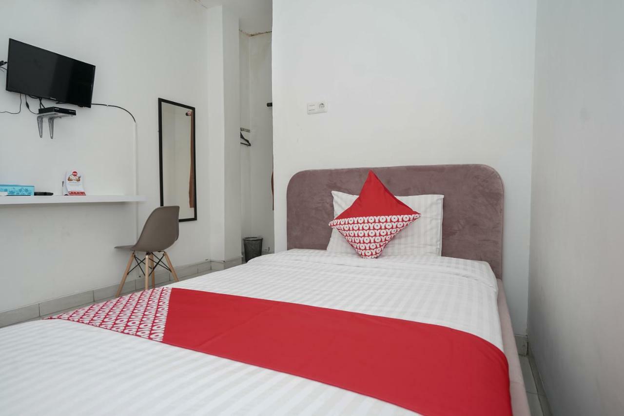 Oyo 183 The Pipe House Hotel Palembang Luaran gambar