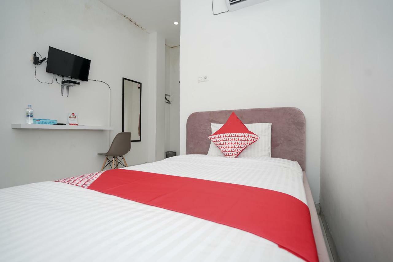 Oyo 183 The Pipe House Hotel Palembang Luaran gambar