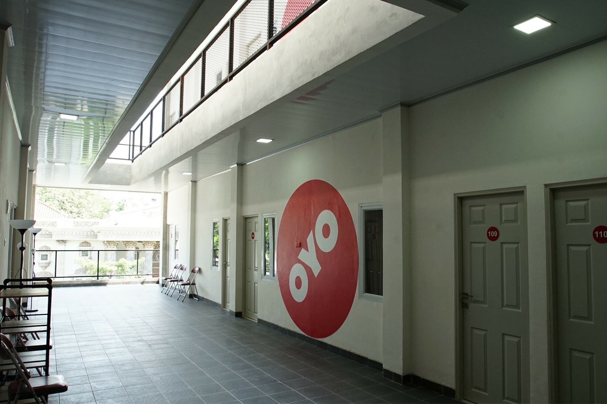Oyo 183 The Pipe House Hotel Palembang Luaran gambar